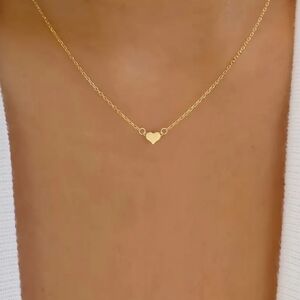 Minimalist Gold Heart Pendant Necklace